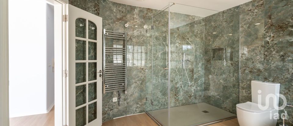 Casa tradicional T5 em Corroios de 365 m²