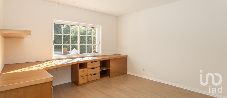 Casa tradicional T5 em Corroios de 365 m²