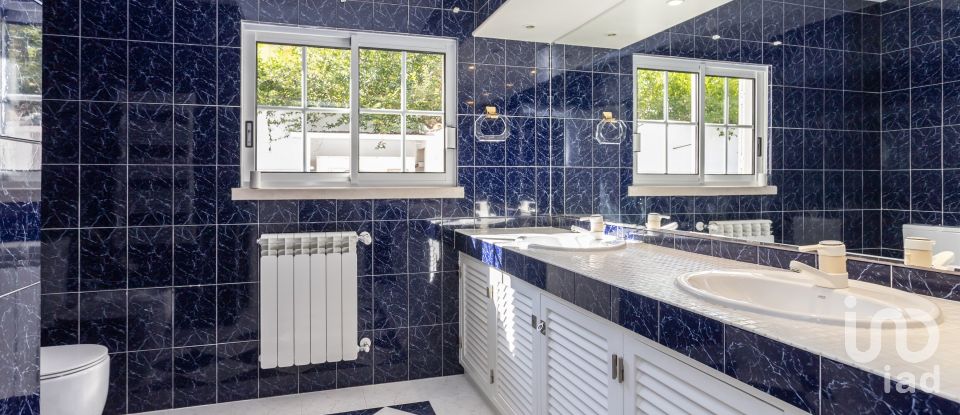 Casa tradicional T5 em Corroios de 365 m²