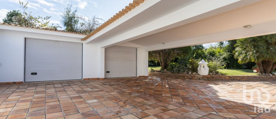 Casa tradicional T5 em Corroios de 365 m²