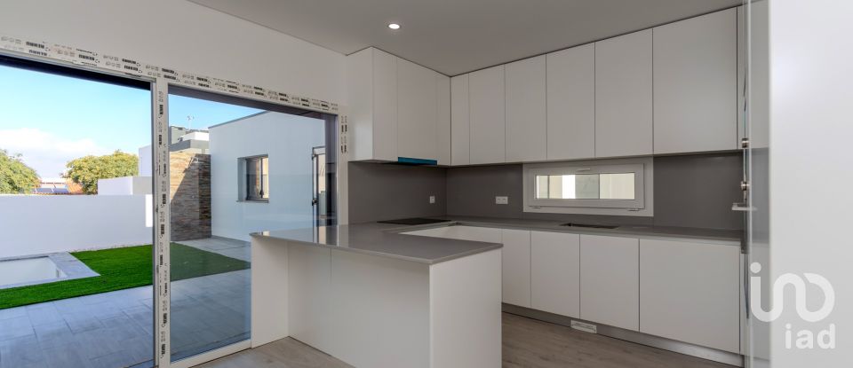 Maison T3 à Azeitão (São Lourenço e São Simão) de 150 m²