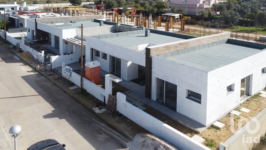 Moradia T4 em Azeitão (São Lourenço e São Simão) de 142 m²