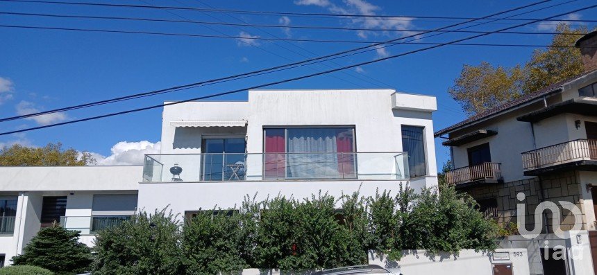 Moradia T3 em São Félix da Marinha de 157 m²