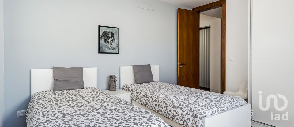 Maison T4 à Abragão de 226 m²