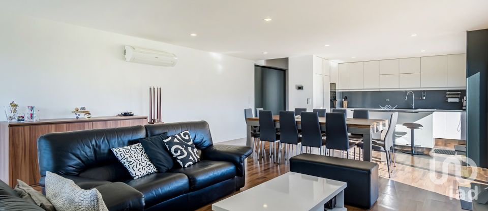 Maison T4 à Abragão de 226 m²