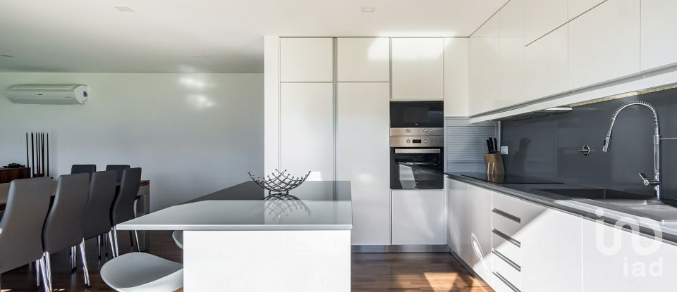 Maison T4 à Abragão de 226 m²