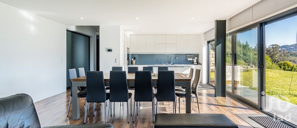 Maison T4 à Abragão de 226 m²