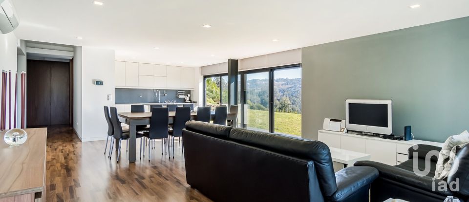 Maison T4 à Abragão de 226 m²