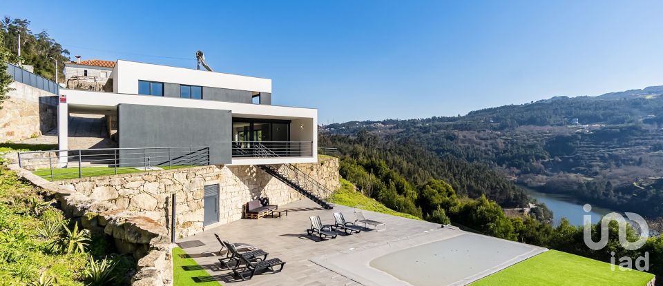 Maison T4 à Abragão de 226 m²