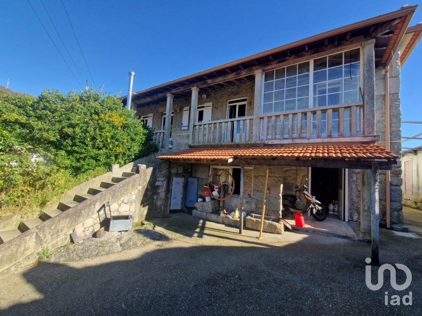 Maison traditionnelle T5 à Mozelos de 269 m²