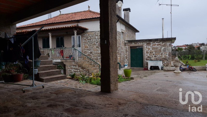 House T3 in Alheira E Igreja Nova of 386 m²