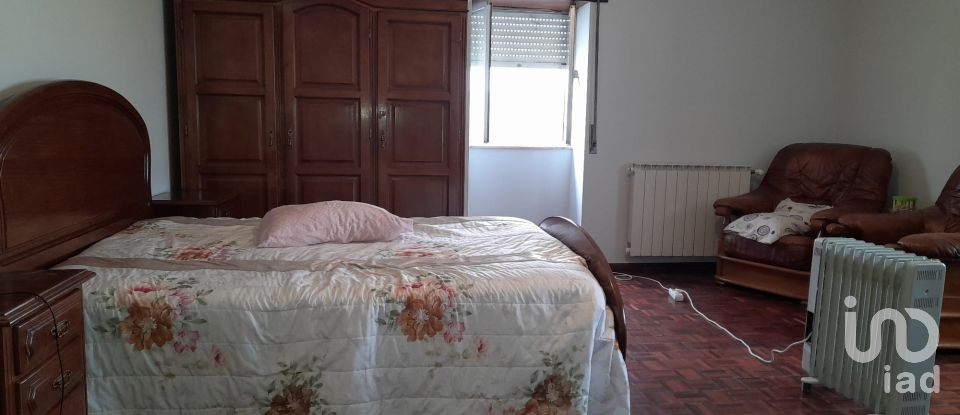 House T3 in Alheira E Igreja Nova of 386 m²