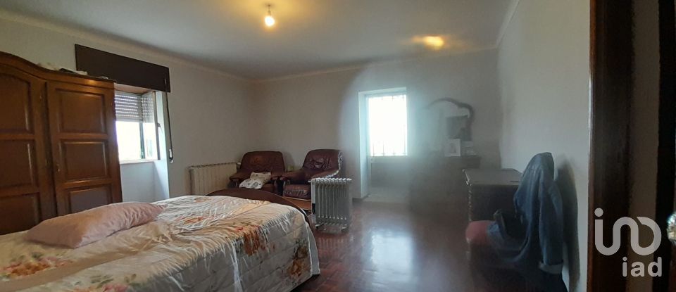 House T3 in Alheira E Igreja Nova of 386 m²