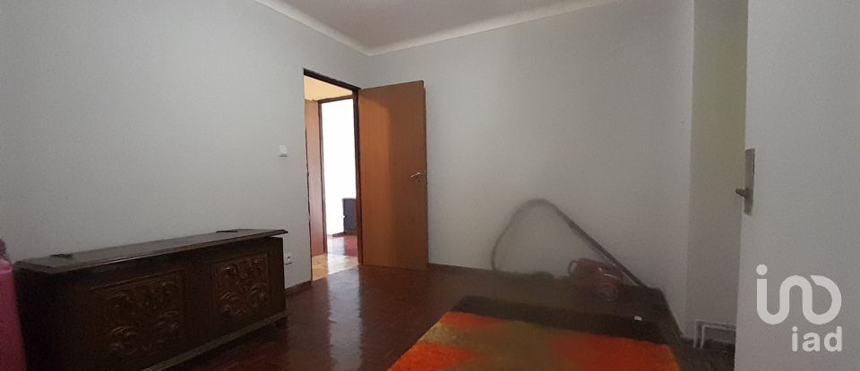 House T3 in Alheira E Igreja Nova of 386 m²