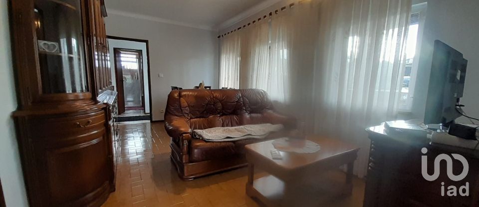 House T3 in Alheira E Igreja Nova of 386 m²