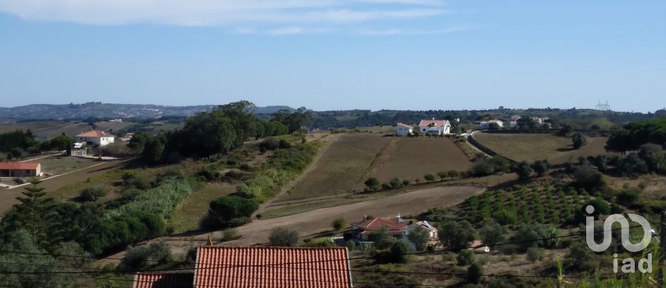 Terreno urbano em Carvoeira e Carmões de 3 960 m²