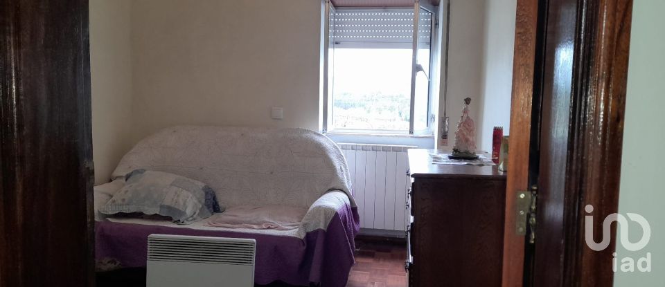 House T3 in Alheira E Igreja Nova of 386 m²