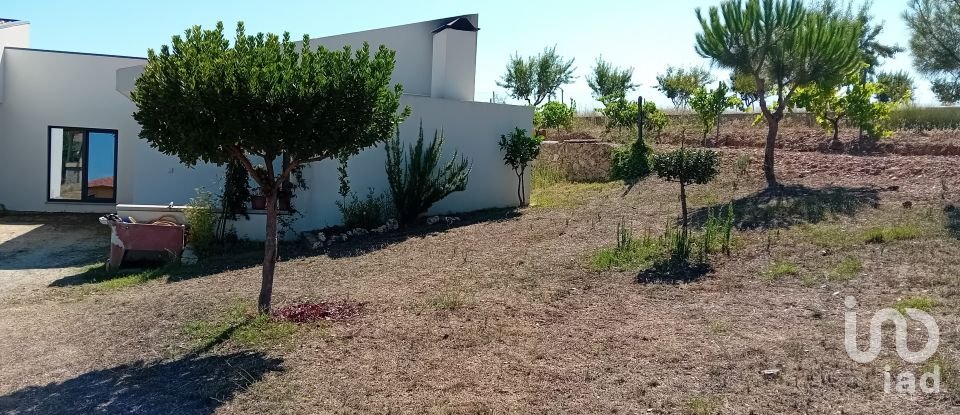 Moradia T3 em Mogadouro, Valverde, Vale de Porco e Vilar de Rei de 324 m²