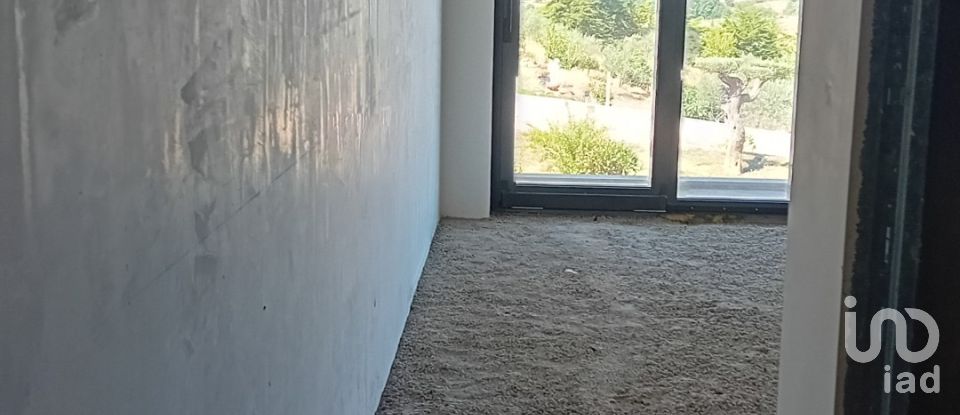 Moradia T3 em Mogadouro, Valverde, Vale de Porco e Vilar de Rei de 324 m²