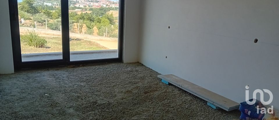 Moradia T3 em Mogadouro, Valverde, Vale de Porco e Vilar de Rei de 324 m²