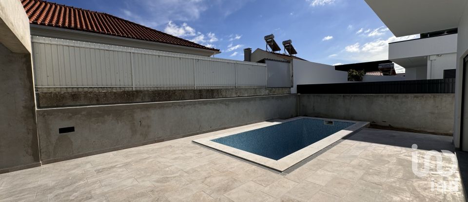 House T3 in Fernão Ferro of 135 m²