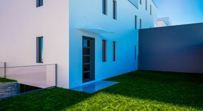 House T3 in Caniço of 221 m²