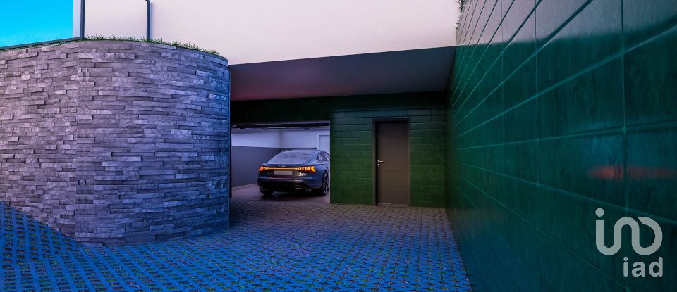 House T3 in Caniço of 221 m²