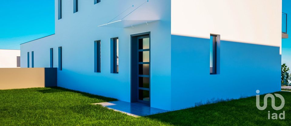 House T3 in Caniço of 221 m²