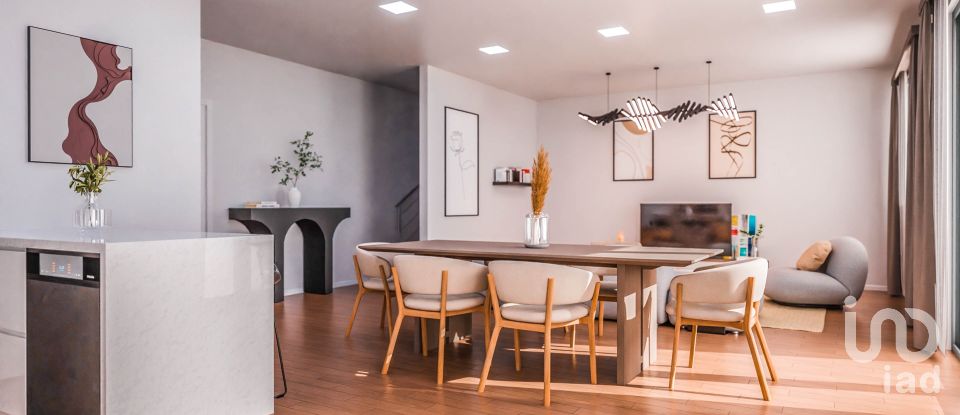 House T3 in Caniço of 221 m²