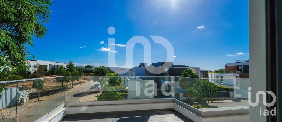 Maison T3 à Quarteira de 442 m²