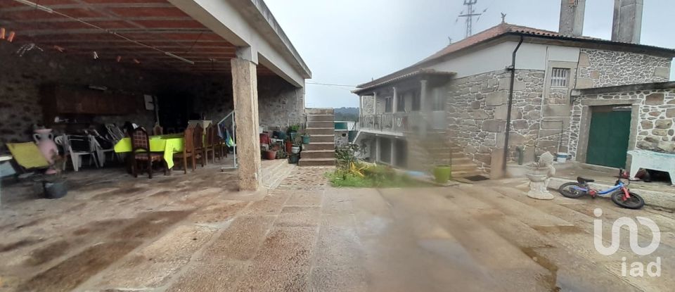 House T3 in Alheira E Igreja Nova of 386 m²