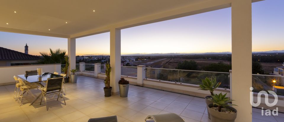 Moradia T5 em Alvor de 408 m²