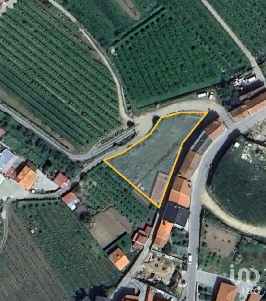 Terreno urbano em Britiande de 1 444 m²