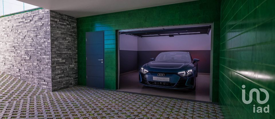 House T3 in Caniço of 223 m²