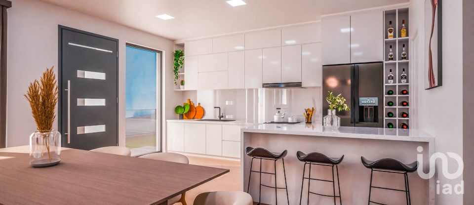 House T3 in Caniço of 223 m²