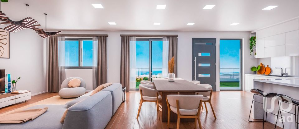 House T3 in Caniço of 223 m²