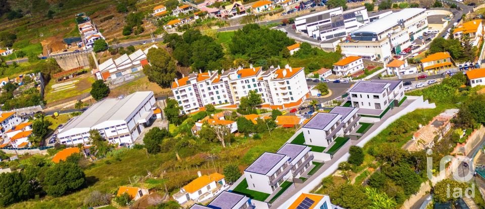 House T3 in Caniço of 223 m²