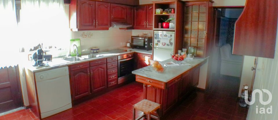 Moradia T6 em Atouguia da Baleia de 230 m²