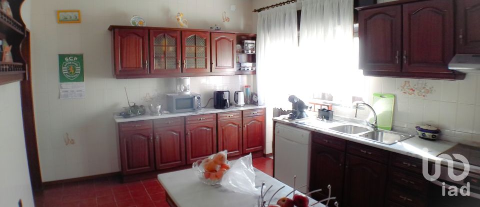 Moradia T6 em Atouguia da Baleia de 230 m²