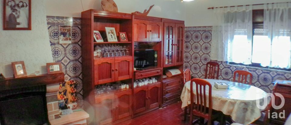 Moradia T6 em Atouguia da Baleia de 230 m²