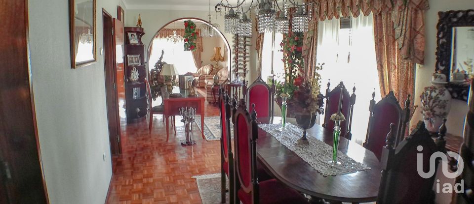 Moradia T6 em Atouguia da Baleia de 230 m²