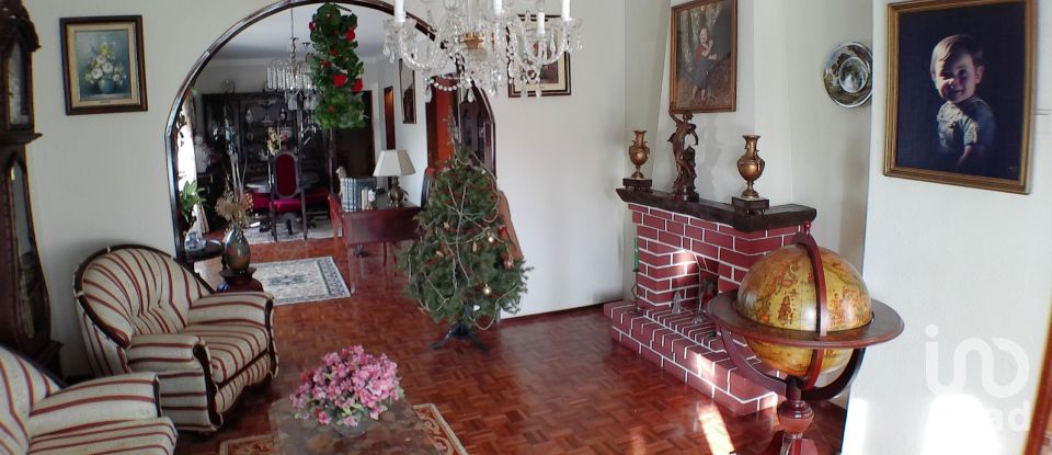 Moradia T6 em Atouguia da Baleia de 230 m²