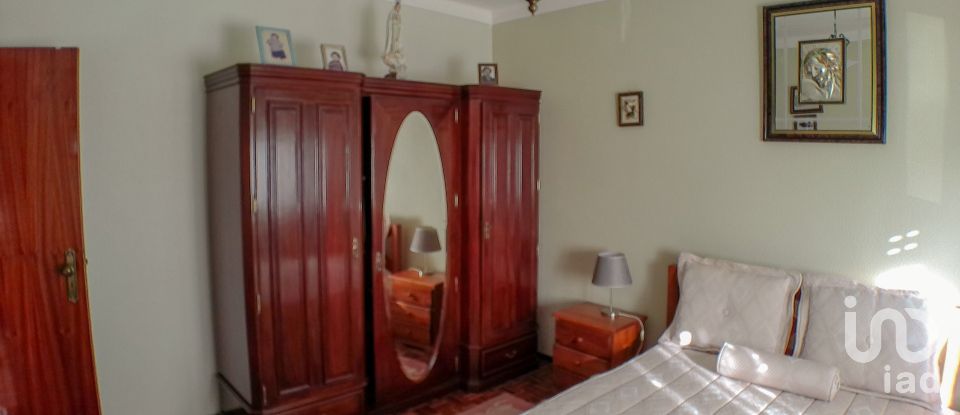 Moradia T6 em Atouguia da Baleia de 230 m²