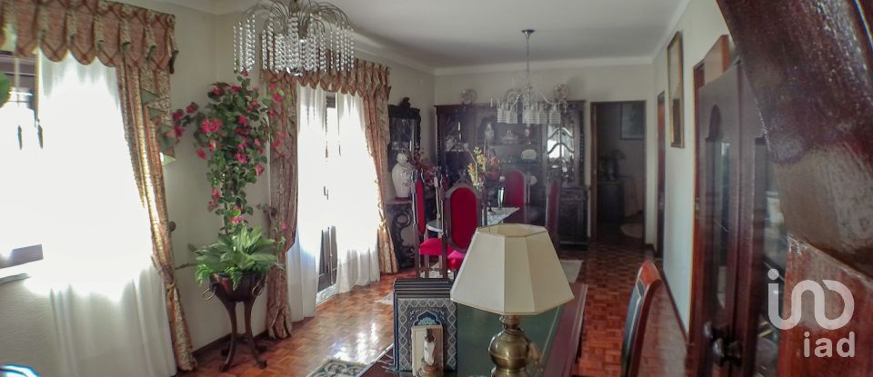 Moradia T6 em Atouguia da Baleia de 230 m²