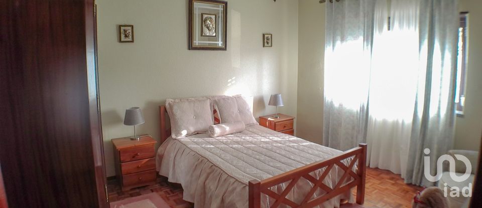 Moradia T6 em Atouguia da Baleia de 230 m²