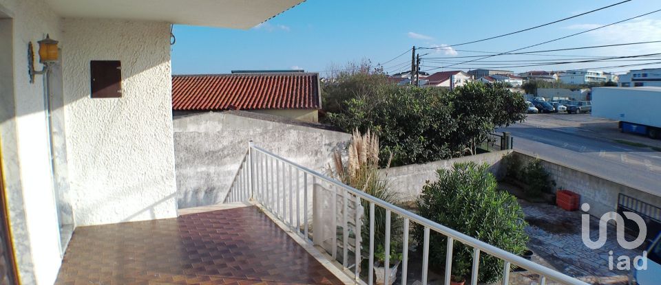 Moradia T6 em Atouguia da Baleia de 230 m²