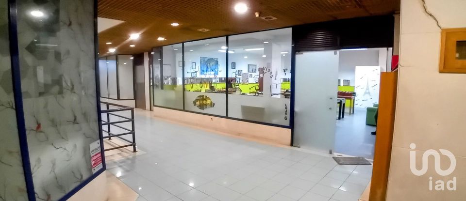 Boutique/Local commercial à Espinho de 101 m²