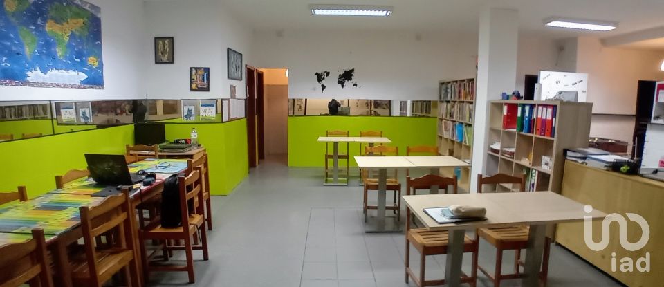 Boutique/Local commercial à Espinho de 101 m²