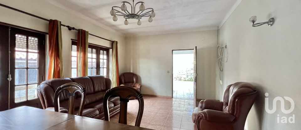 Maison traditionnelle T2 à Abrunhosa-a-Velha de 263 m²