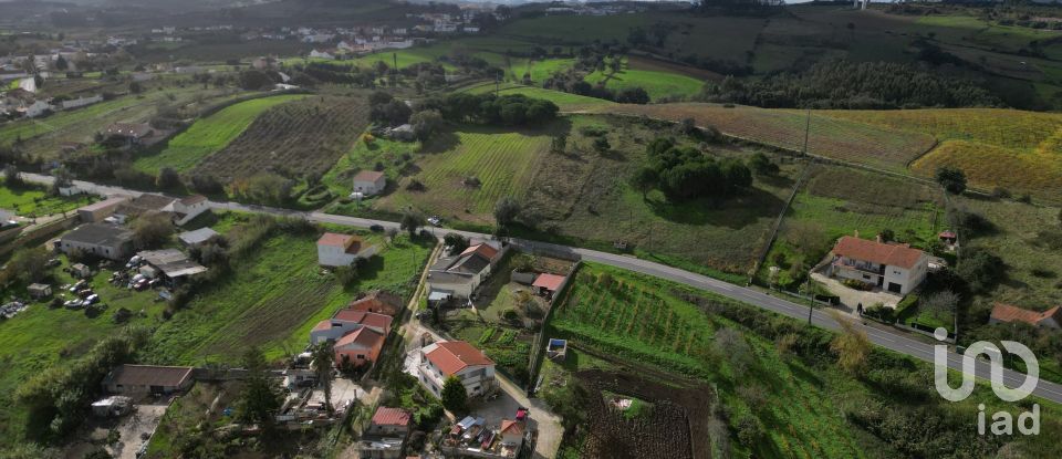 Terreno urbano em Carvoeira e Carmões de 3 960 m²